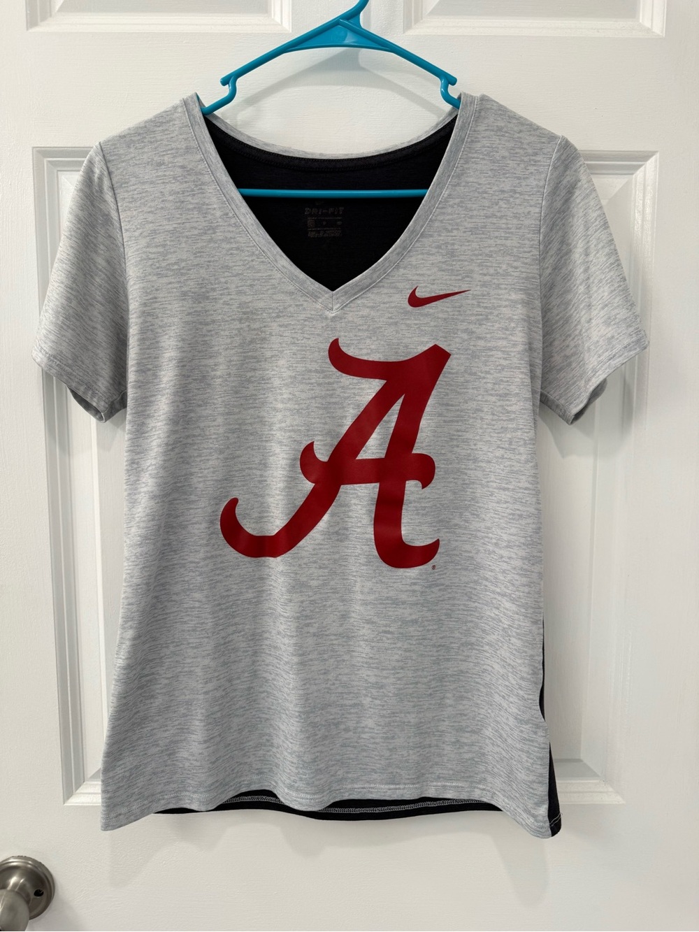 Women's Nike Dri Fit Heathered Gray V Neck Alabama Crimson Tide Shirt Small